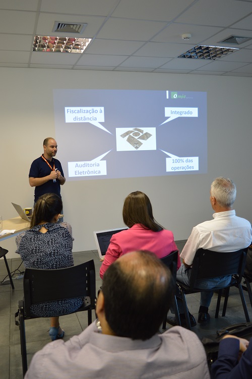 Rafael Olmos na palestra sobre Bloco K