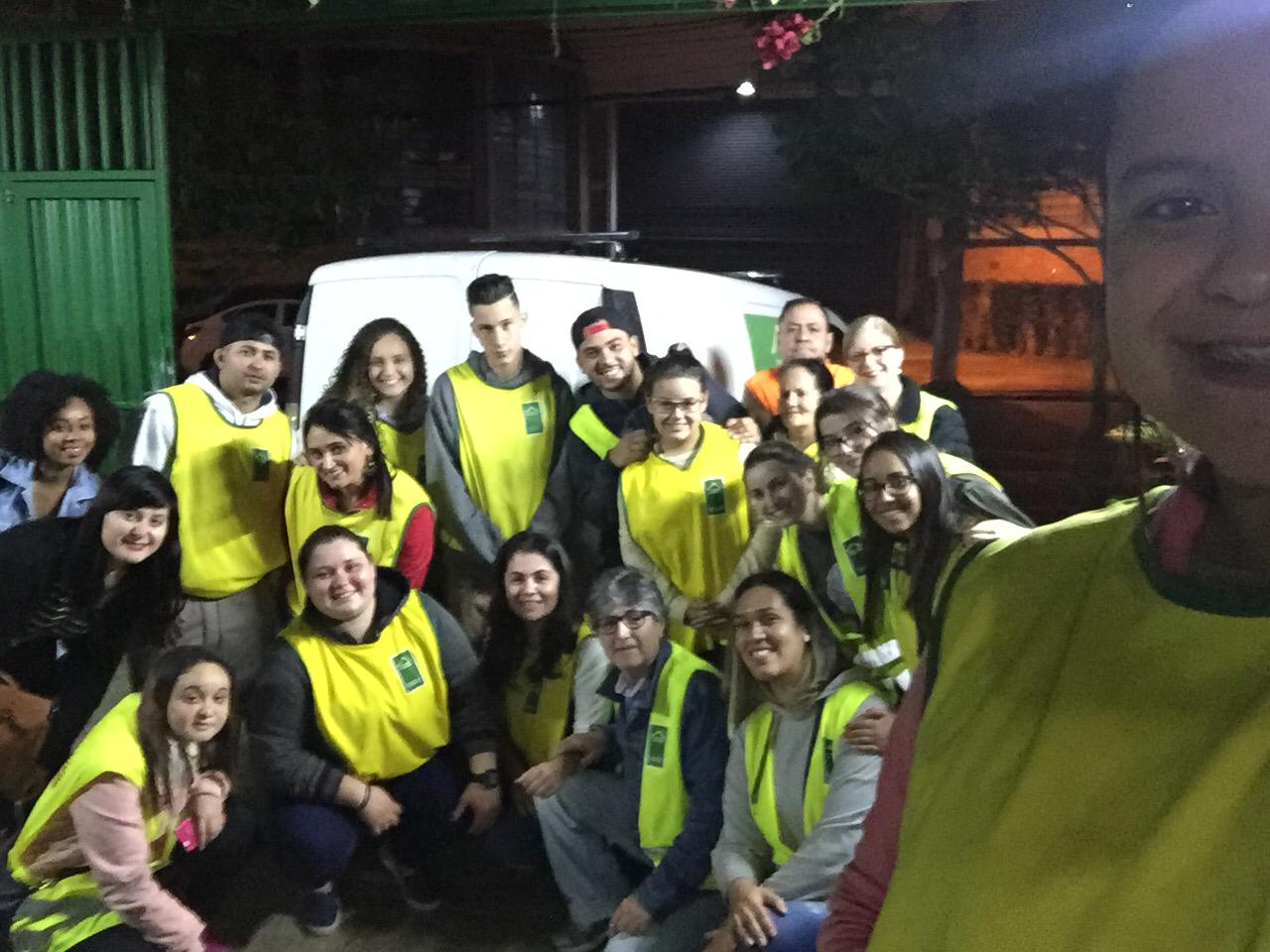 Grupo de voluntários do Instituto Construir