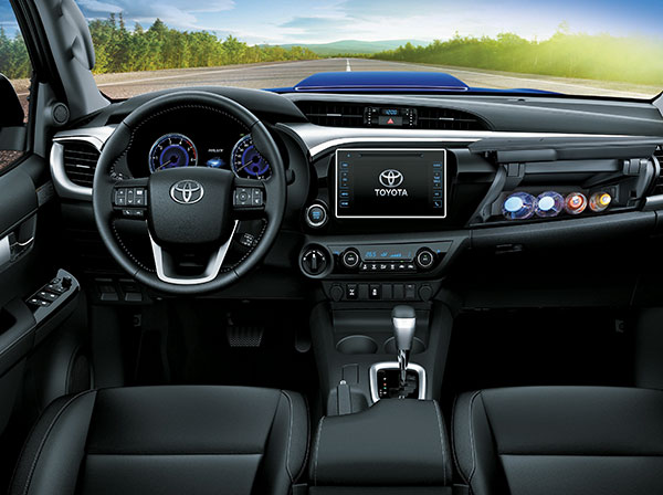 nội thất xe toyota hilux 2.5 E