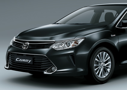 giá xe camry 2.0 E - ngoại thất trước
