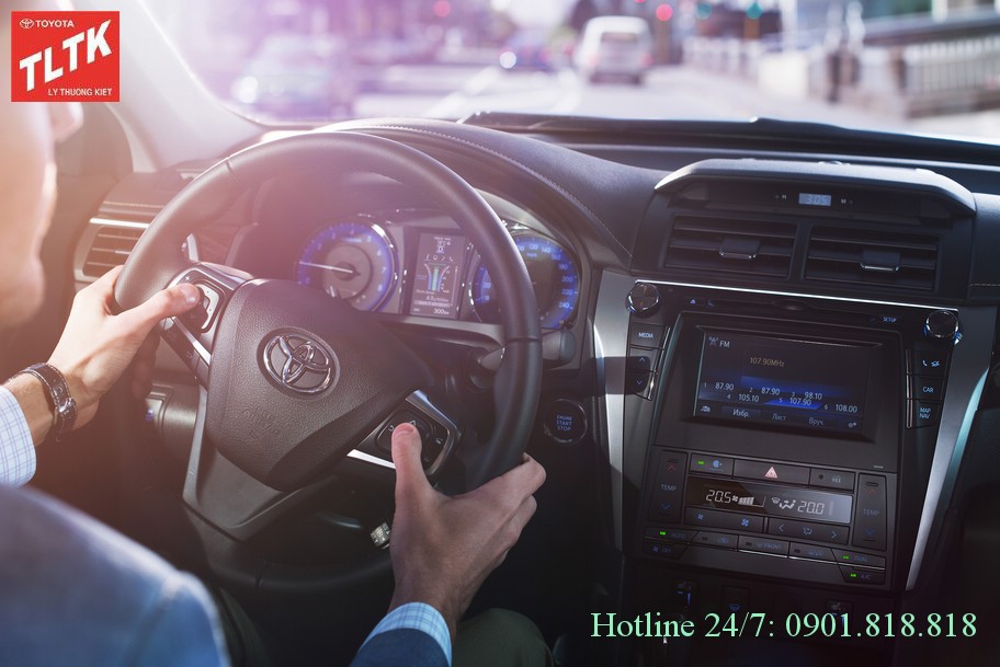giá xe camry 2.0 E - nội thất