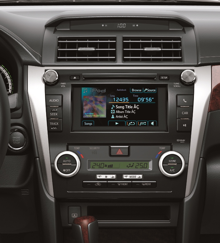 giá xe camry 2.0 E - nội thất trước