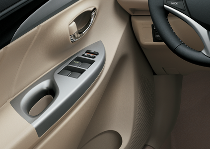 tiện nghi hông cửa xe vios