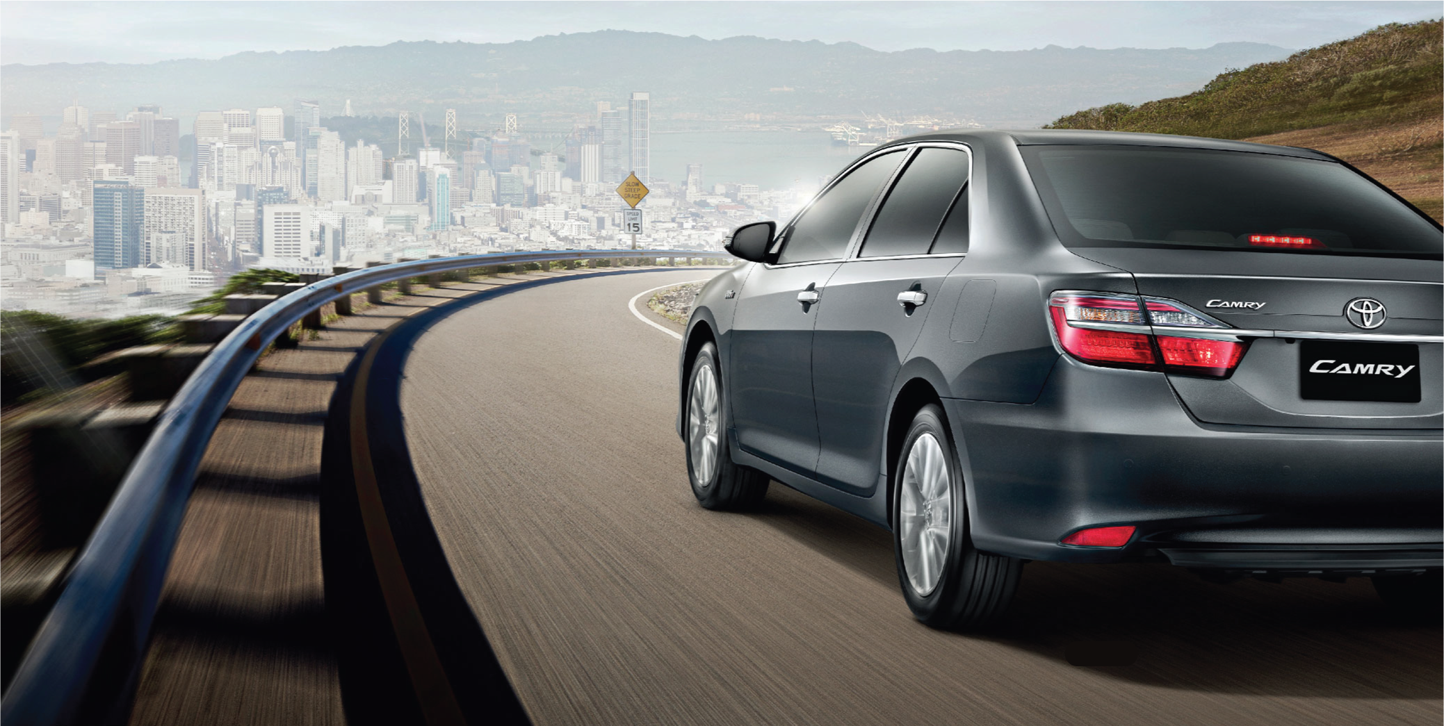 đuôi xe toyota camry 2017