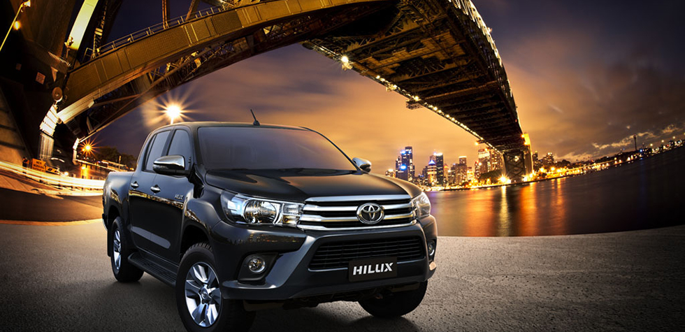 xe Toyota Hilux 2018