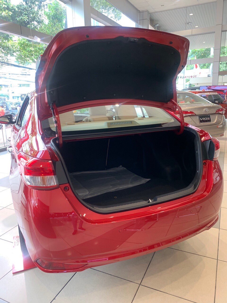 cốp xe vios mới