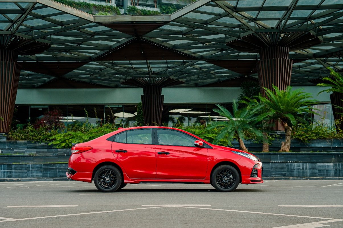 Thân xe Vios GR-S 2021