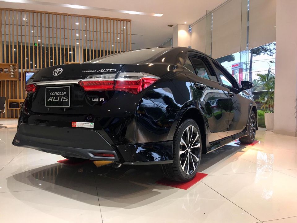 Đuôi xe Altis