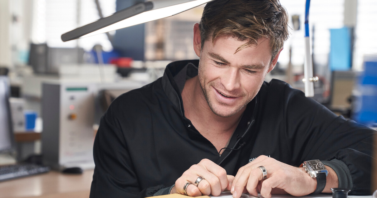TAG Heuer welcomes Brand Ambassador Chris Hemsworth in its Manufacture