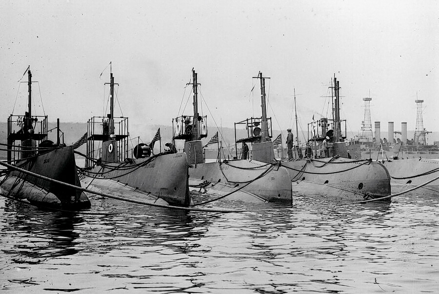 US Navy submarines circa 1942