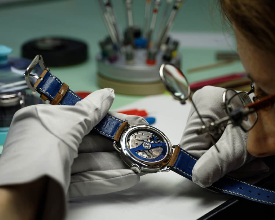 H. Moser & Cie. Heritage Bucherer Blue Editions Hands On