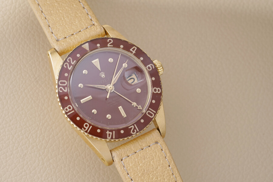 Rolex GMT-Master Reference 6542 in yellow gold with bakelite beze