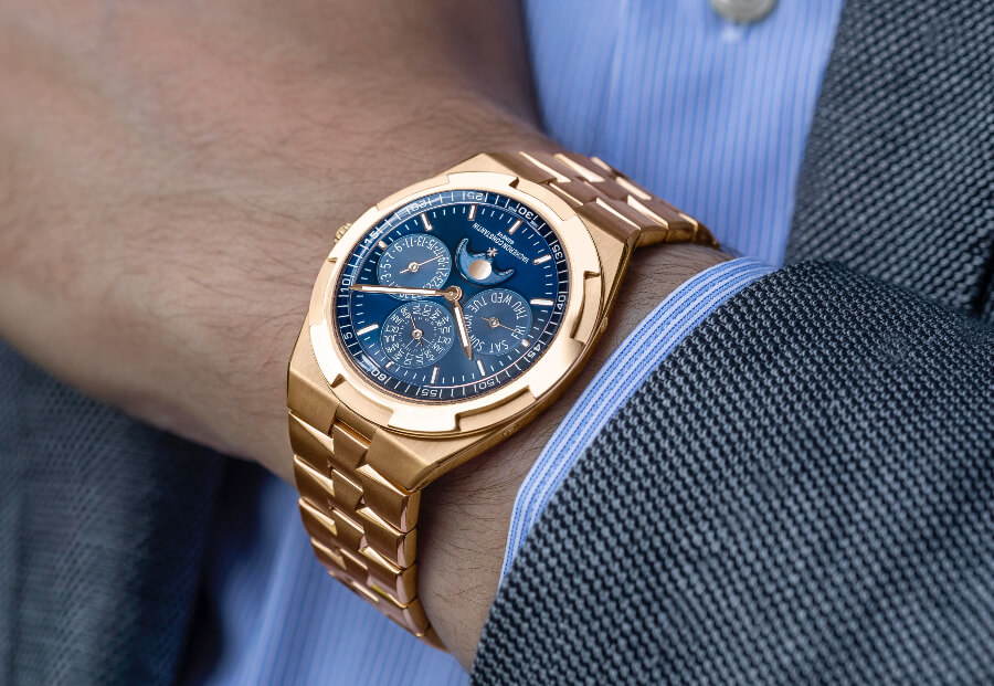 Vacheron Constantin Overseas Perpetual Calendar Ultra-Thin ref. 4300V/120R-B509 Watch Review