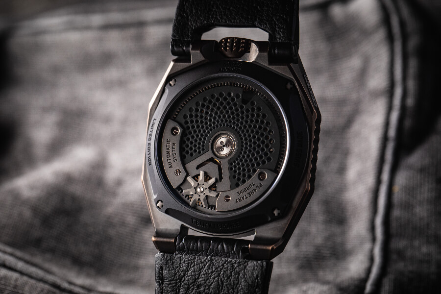 Urwerk UR-100V T-Rex In House Movement