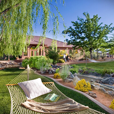 How to Have the Most Relaxing Retreat of Your Life in the Red Rock Deserts of Southern Utah