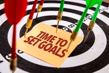 Bulleye with a note that says "Time to Set Goals"