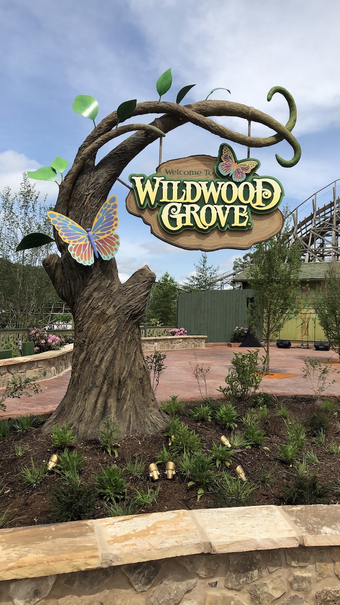 Wildwood Grove welcome sign at Dollywood