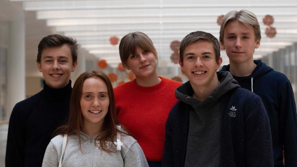 The team behind the youth company GLIMT UB gathered at Ullern Upper Secondary School. Photo: GLIMT UB’s Facebook page