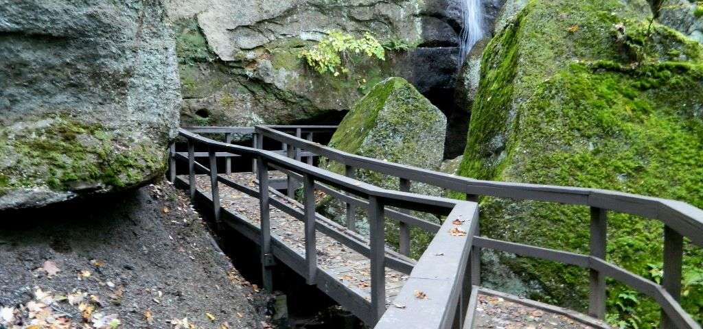 a bridge between large rocks at tar hollow state park
