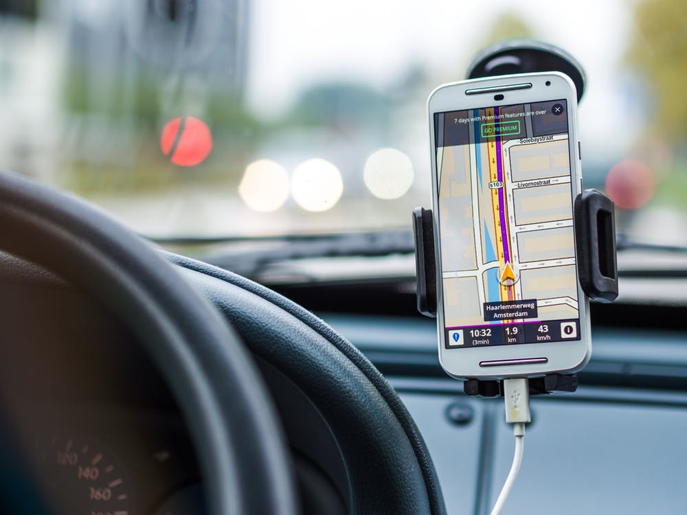 smartphone with gps in a car