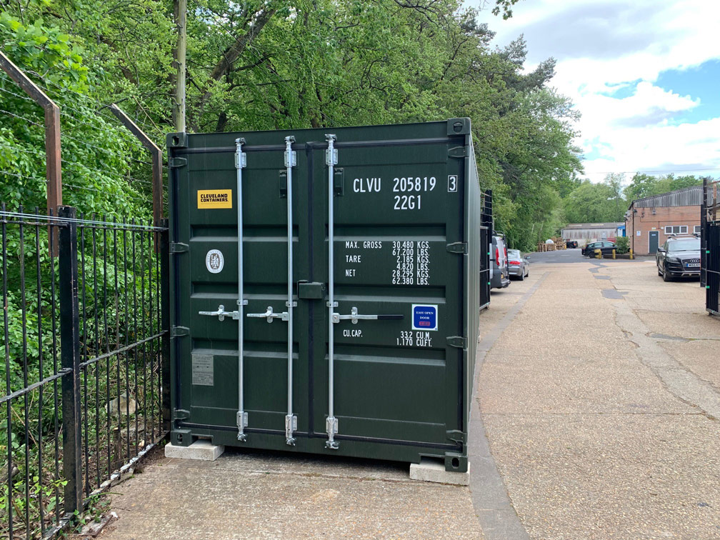 Lock up storage unit