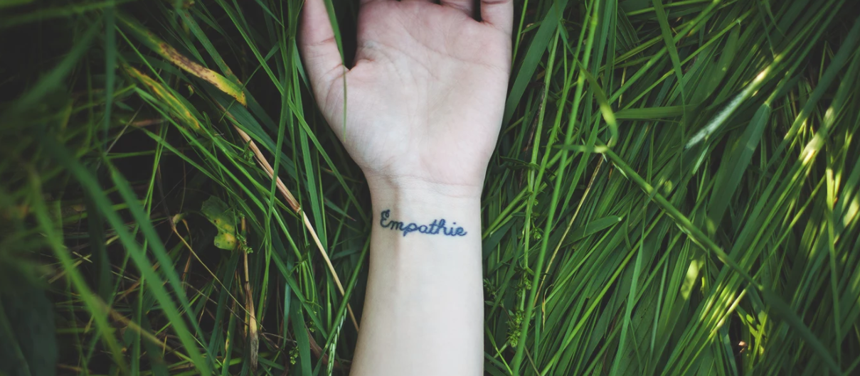 Ferramenta de comunicação empatia tatuagem