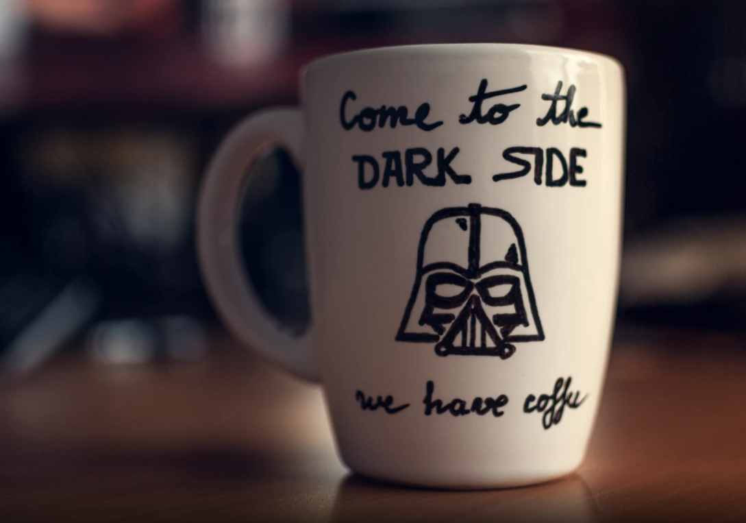 A profissão do futuro é Freelancer - Caneca the dark side, star wars