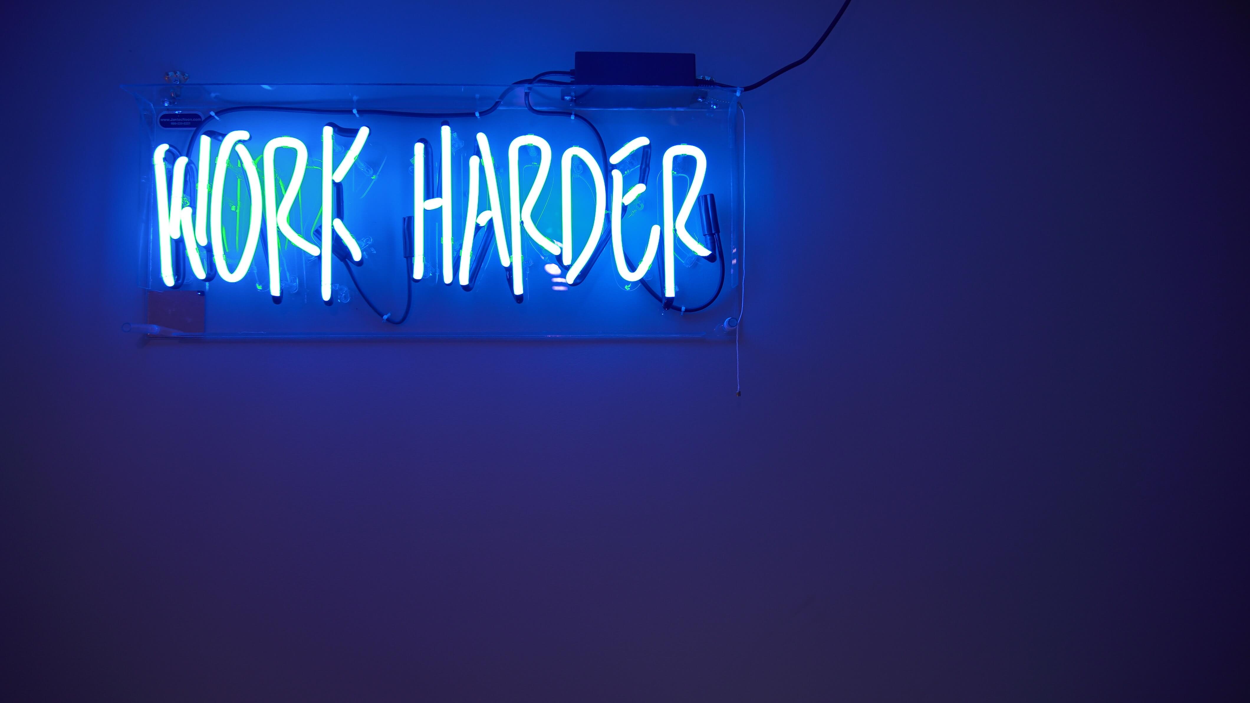 Letreiro work harder