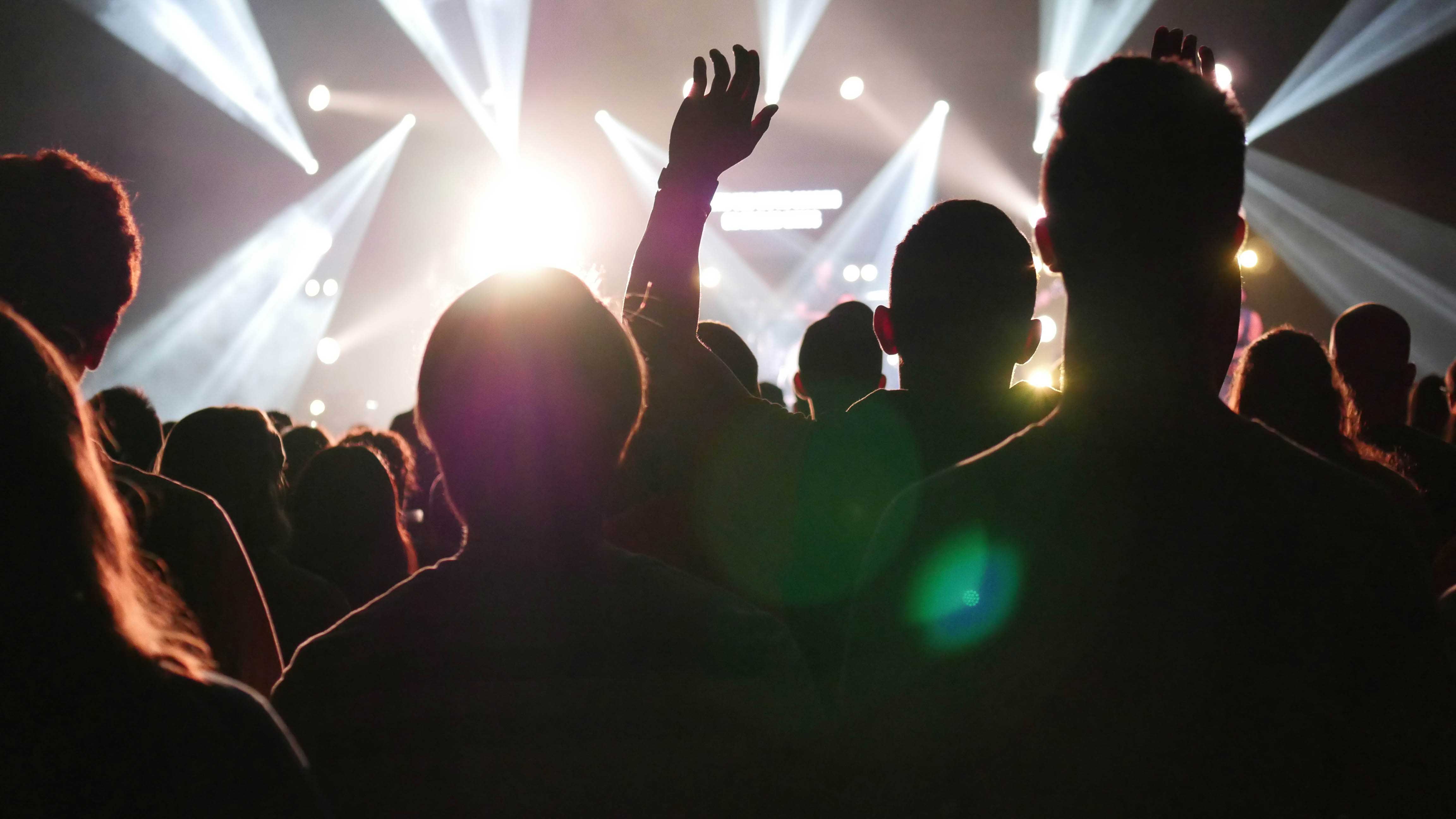 Visão da plateia de um show de rock