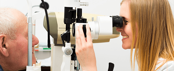 Man gets a cataracts exam