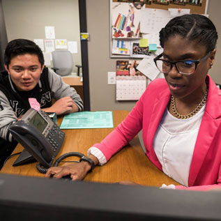 academic-advisor-with-student