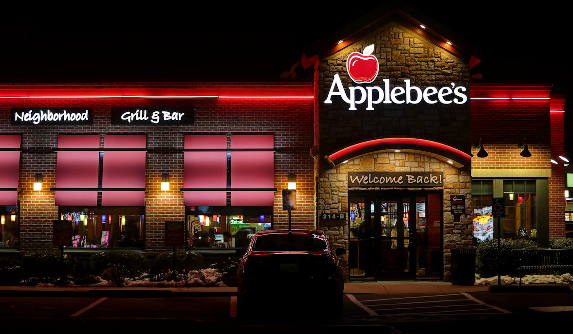 Applebee's Hostess to Receive $100k in Trans Bias Lawsuit