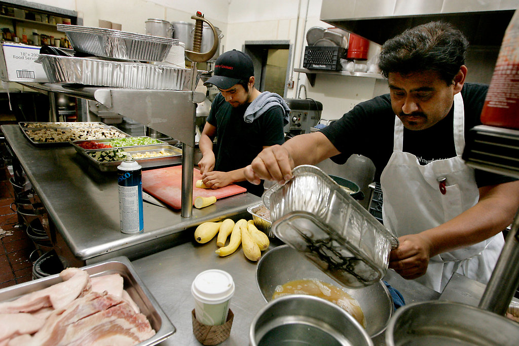 Trabajadores de Restaurante en Nueva Jersey Recuperan Miles de Dólares en Salarios Robados Trabajadores de Restaurante en Nueva Jersey Recuperan Miles de Dólares en Salarios Robados