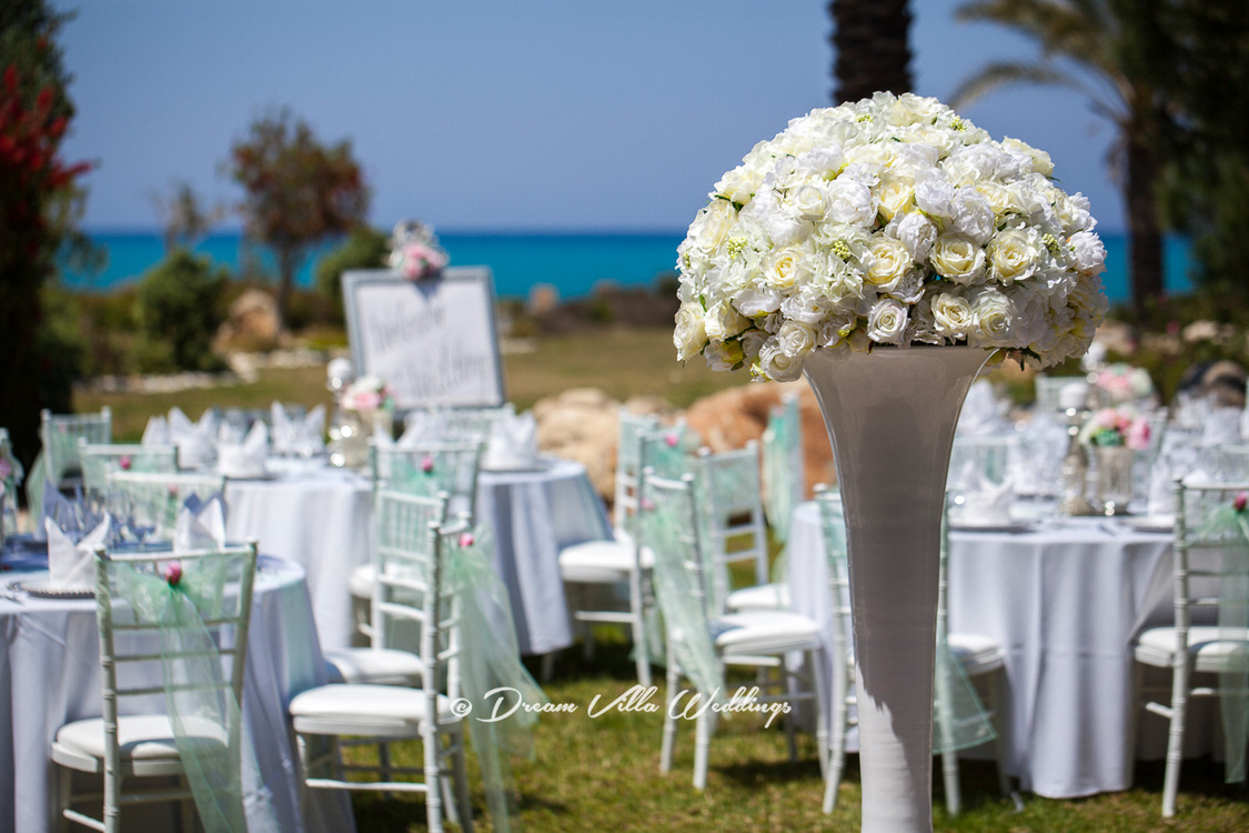 wedding table floral arrangement