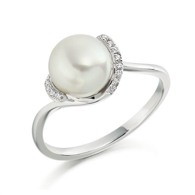 Pearl & diamond engagement ring