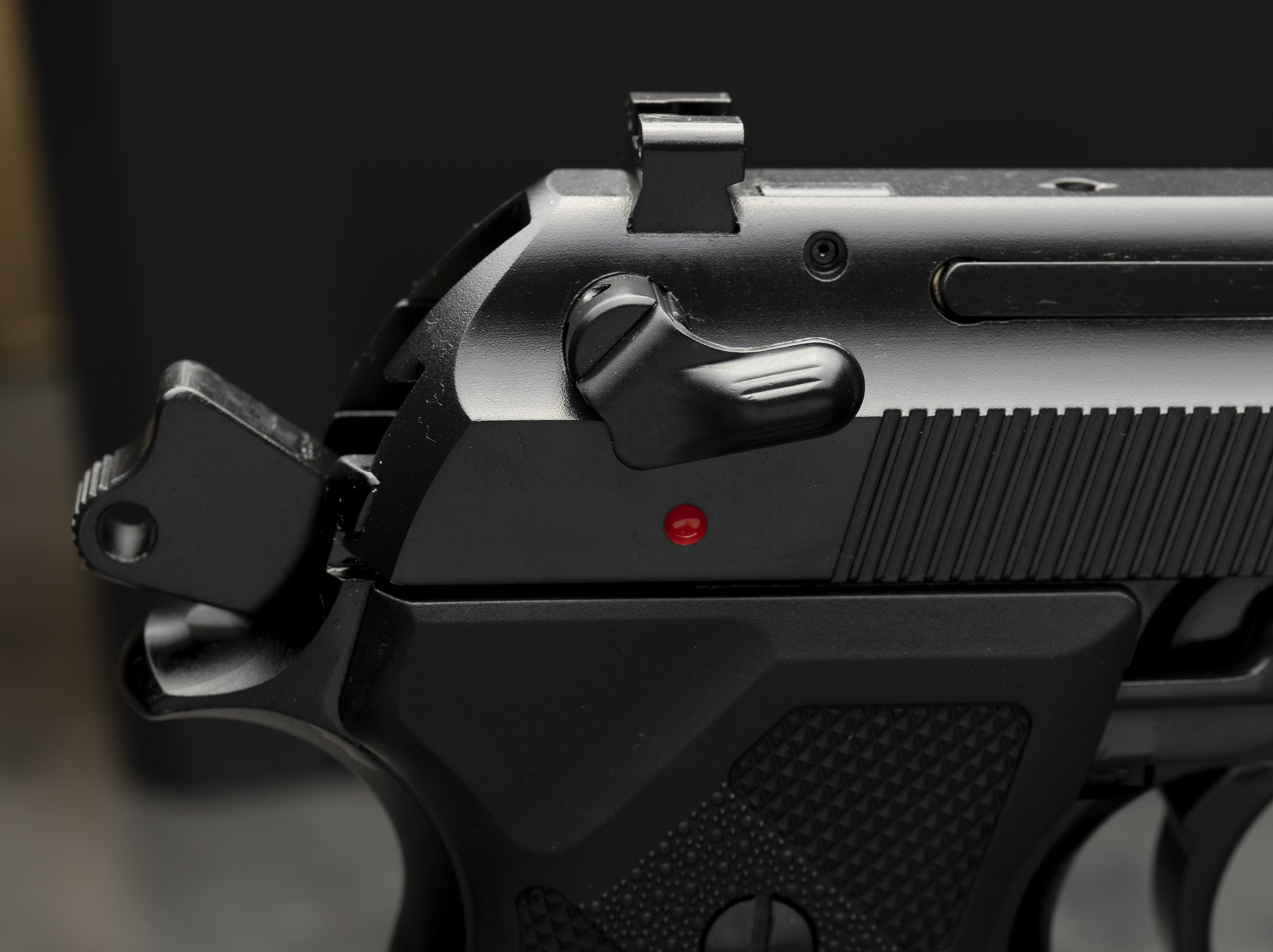J92M9A30_decocksafetyoff