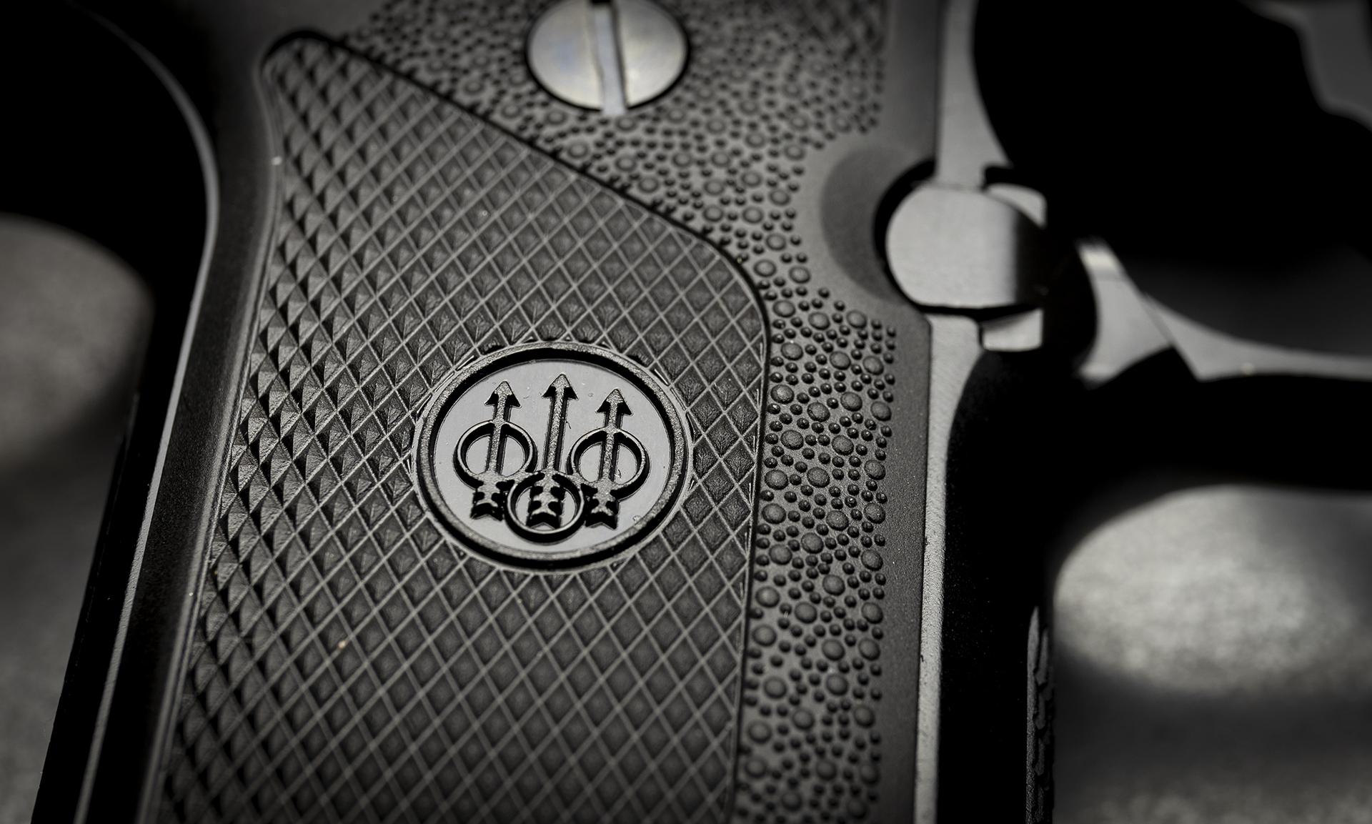 J92M9A30_berettalogogrip