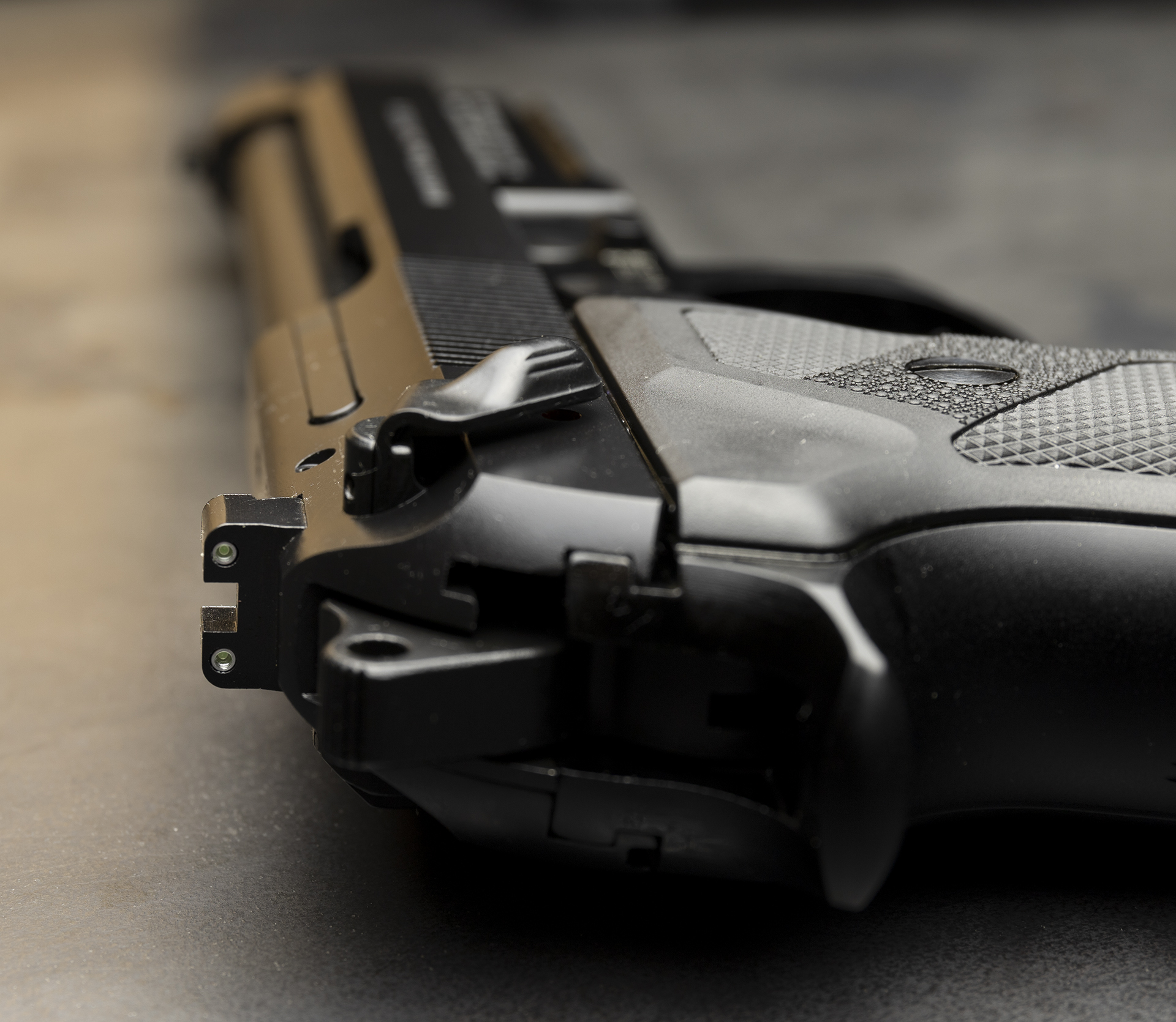 J92M9A30_rearsight