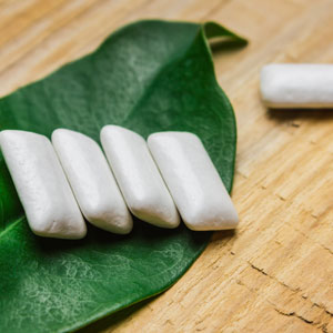 minty chewing gum for oral health