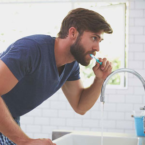 man brushing teeth to prevent toothaches