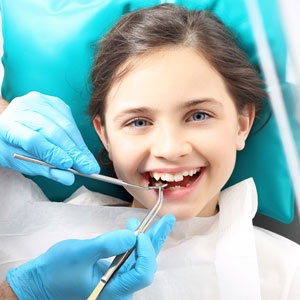 girl getting fissure sealants in teeth