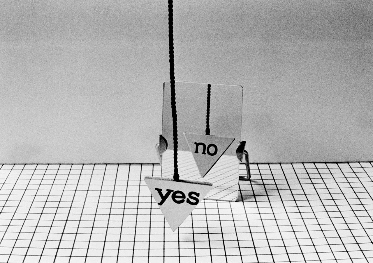 Géza Perneczky, Yes-No Concept, 1971 – conceptual photography