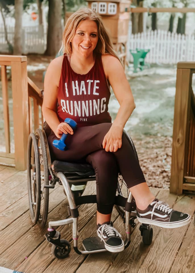 Rachelle blogs about fitness, fashion, motherhood and life as a wheelchair-user.