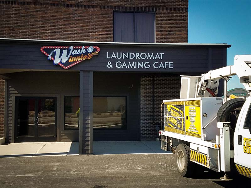 WashNWinnies Outdoor Signage Friendly Signs inc