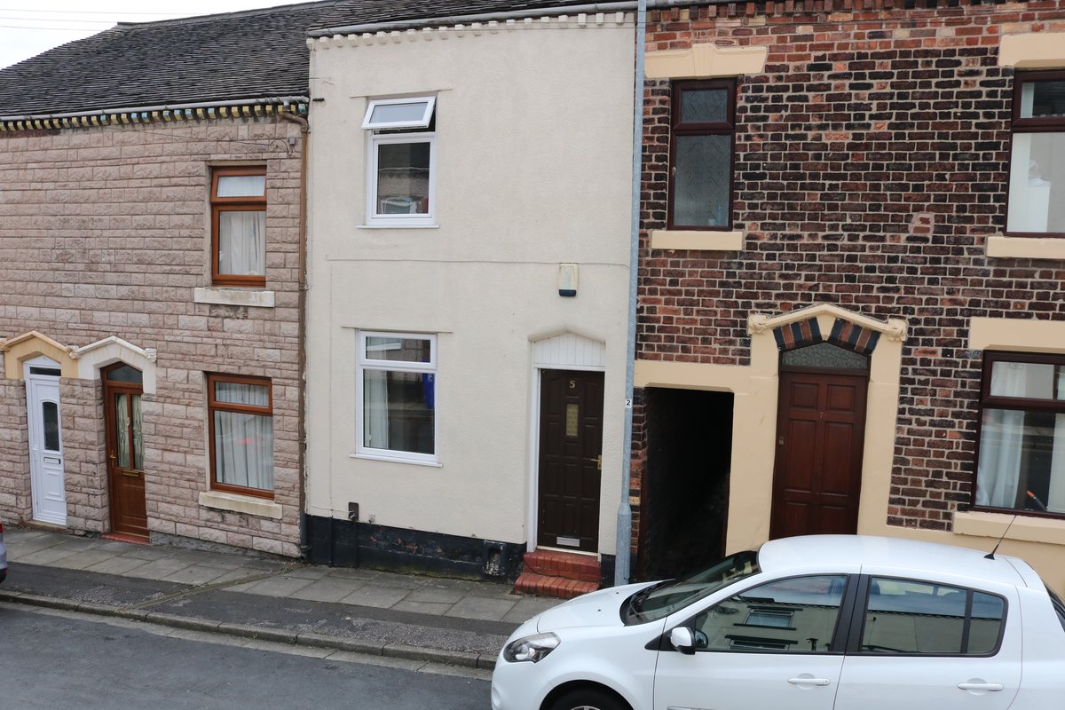OneAgency 3 bed terraced house let agreed