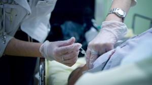 20140821-assisted-suicide-injection-needle-afp_840_472_100