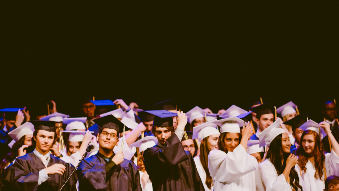 Kids graduating highschool