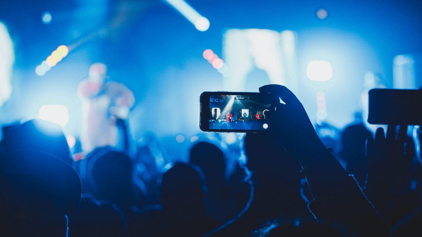 Providing church evetn live screening