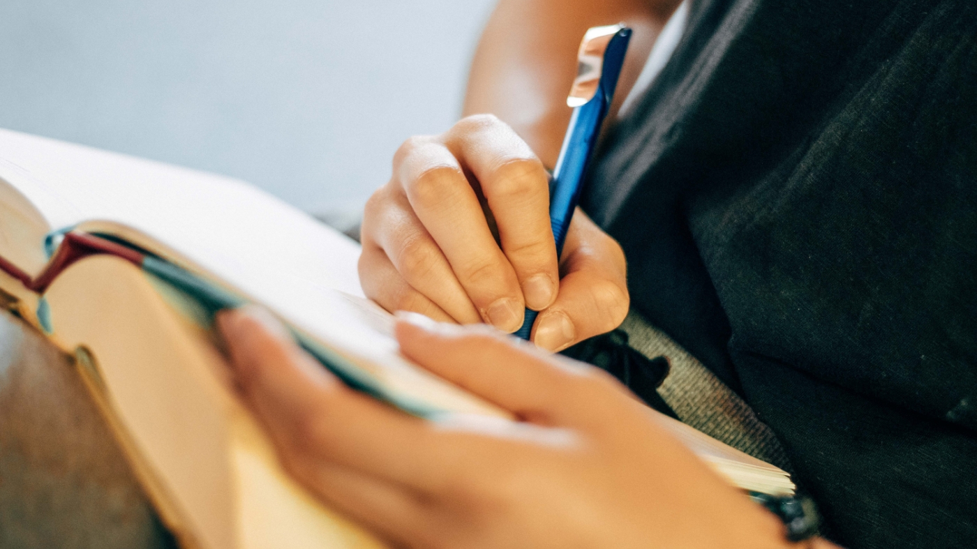 Writing guidelines for adults on how to prevent bullying between kids