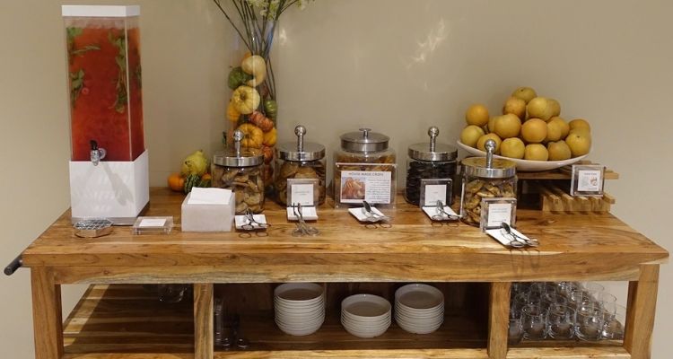 As well as great food, The Virgin Clubhouse has a wide selection of beer, wines, spirits and award-winning cocktails. The Clubhouse as a whole is fantastic, but it really excels with its food, drink and dining options. 37